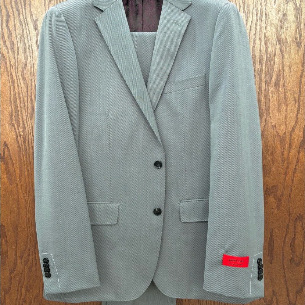 Elegant Light Gray Men's Suit